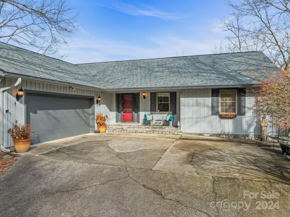 120 Treetops Ln, Lake Lure, NC 28746