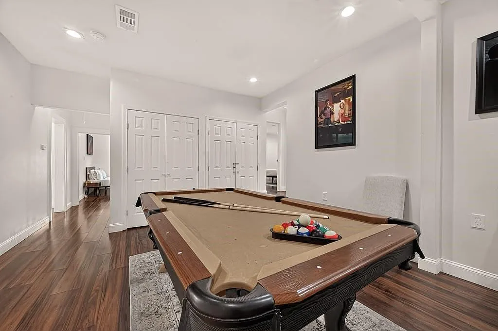 4 bed, 3.0 bath, 2221 sqft, $3,000 — Photo 4