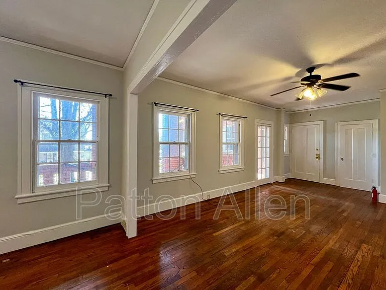 116 E Chestnut St #23 — Photo 5
