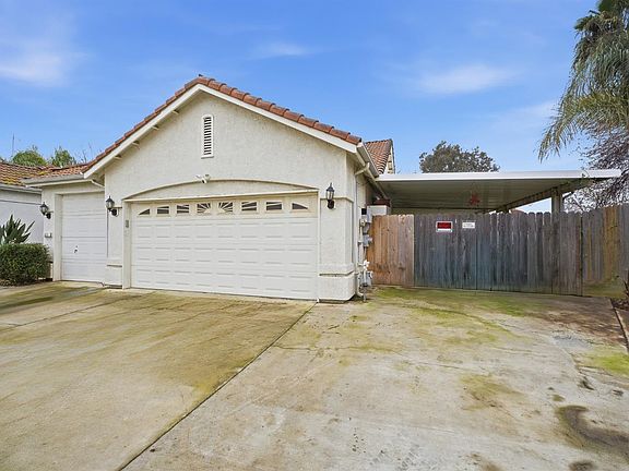 3rd image of 821 E Redwood Cir