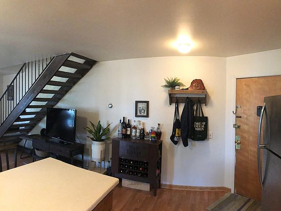 3rd image of 819 Brown St #4