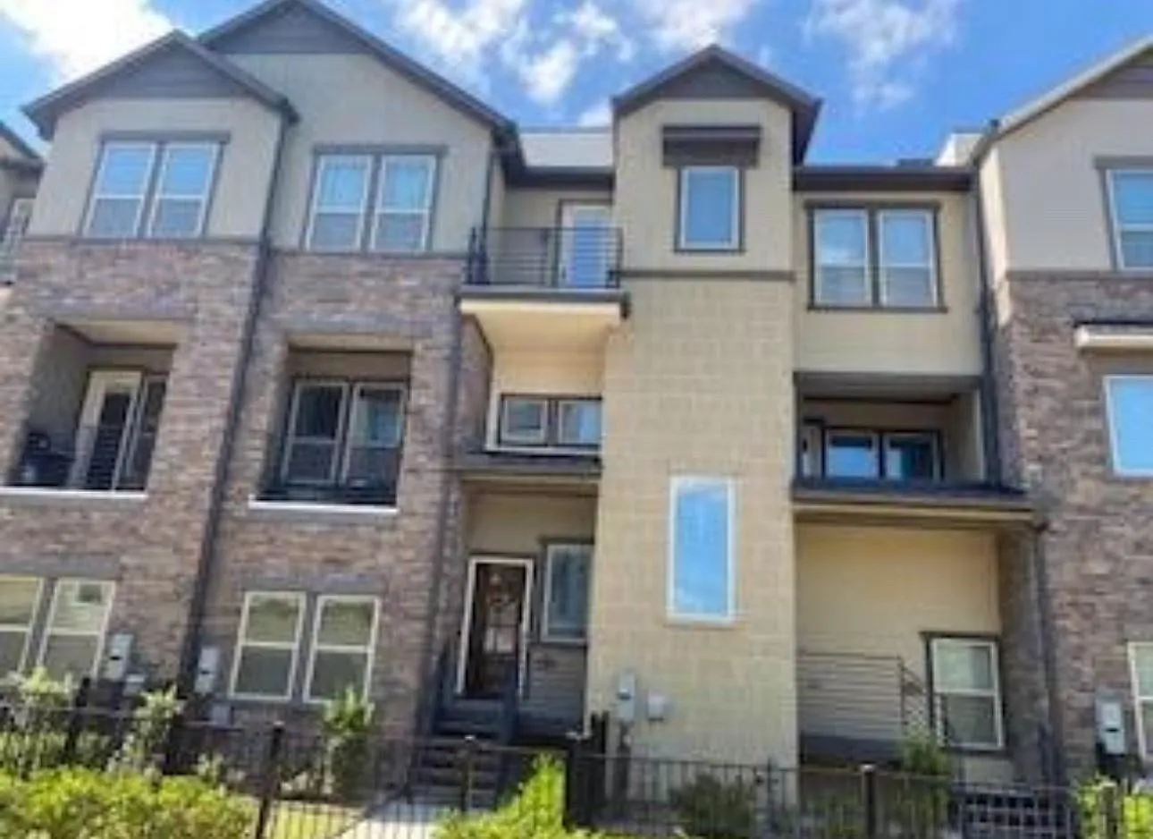 3 bed, 3.5 bath, 2082 sqft, $3,500 — Photo 4