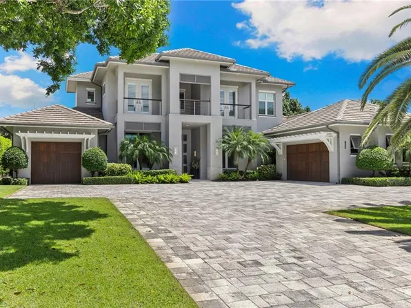 745 Riviera DR, NAPLES, FL 34103