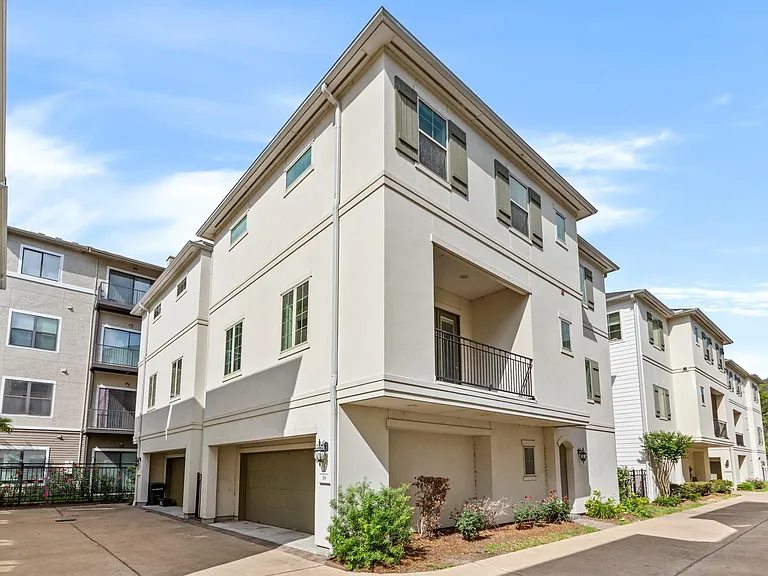 18 Hermann Park Ct — Photo 1