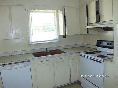 2nd image of 3766 Greenbriar Rd E