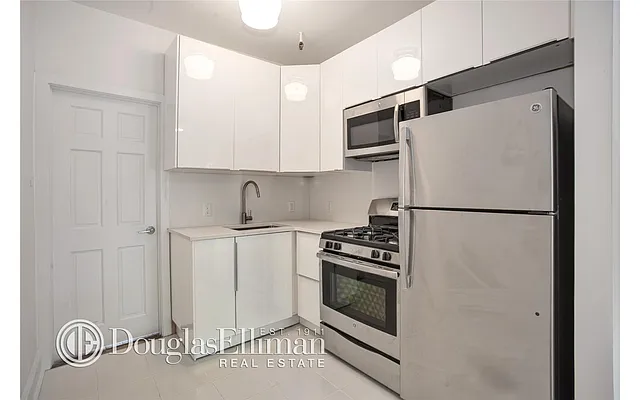 Rented by Douglas Elliman | media 16