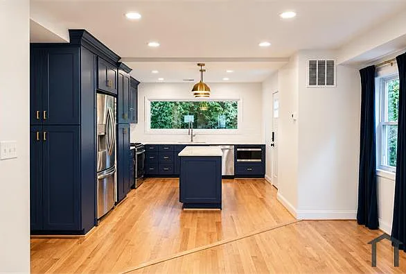 3 bed, 1240 sqft, $2,950 — Photo 3