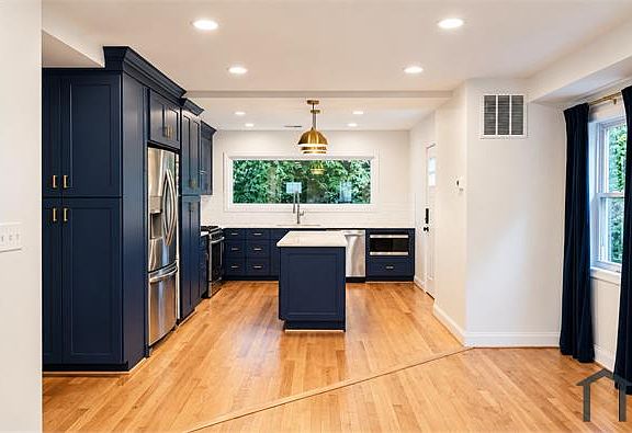 3rd image of 2031 Alabama Ave SE