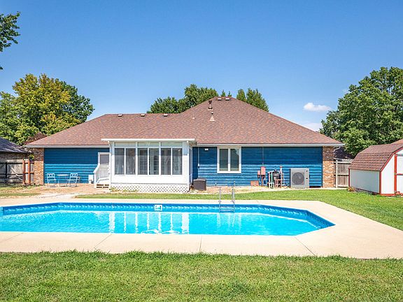 3rd image of 706 W Wasson Drive