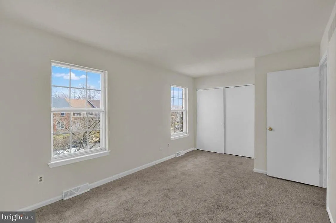 324 Cold Spring Pl — Photo 4