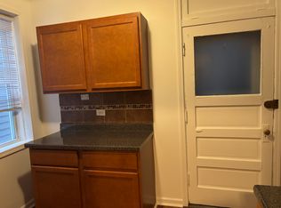 2250 W Ainslie St APT 1B, Chicago, IL 60625