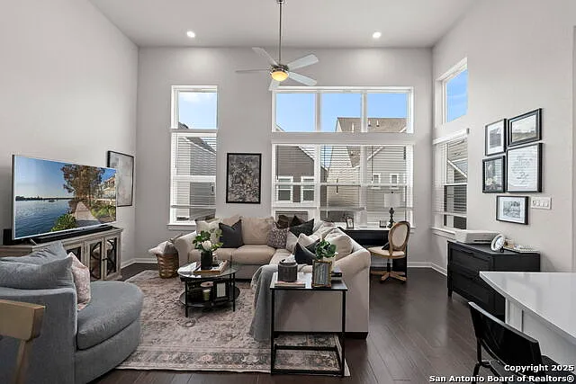 3 bed, 3.5 bath, 2235 sqft, $2,950 — Photo 2