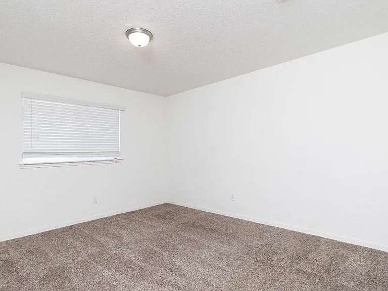 6705 University Village Way #B — Photo 16