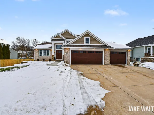 5314 S Silverstone Dr NE, Comstock Park, MI 49321