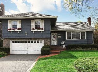 166 Kildare Rd, Garden City, NY 11530