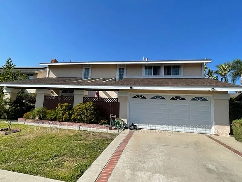4 bed, 2.5 bath, 1783 sqft, $4,975 — Photo 3
