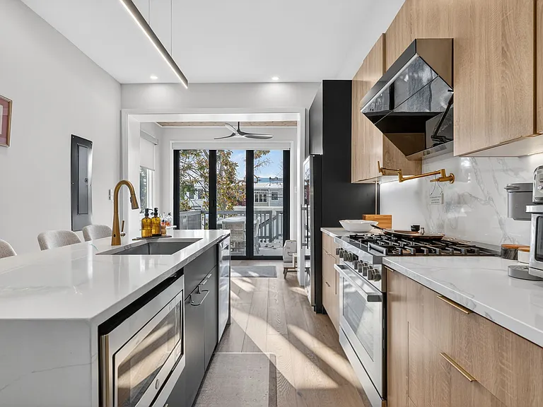 32 Adams St NW — Photo 8