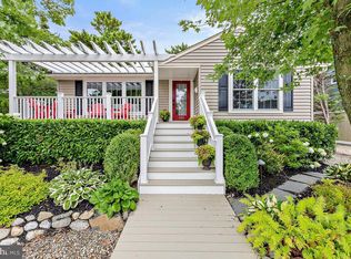 333 W 11th St, Ship Bottom, NJ 08008