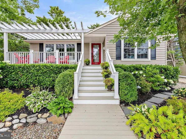 333 W 11th St, Ship Bottom, NJ 08008