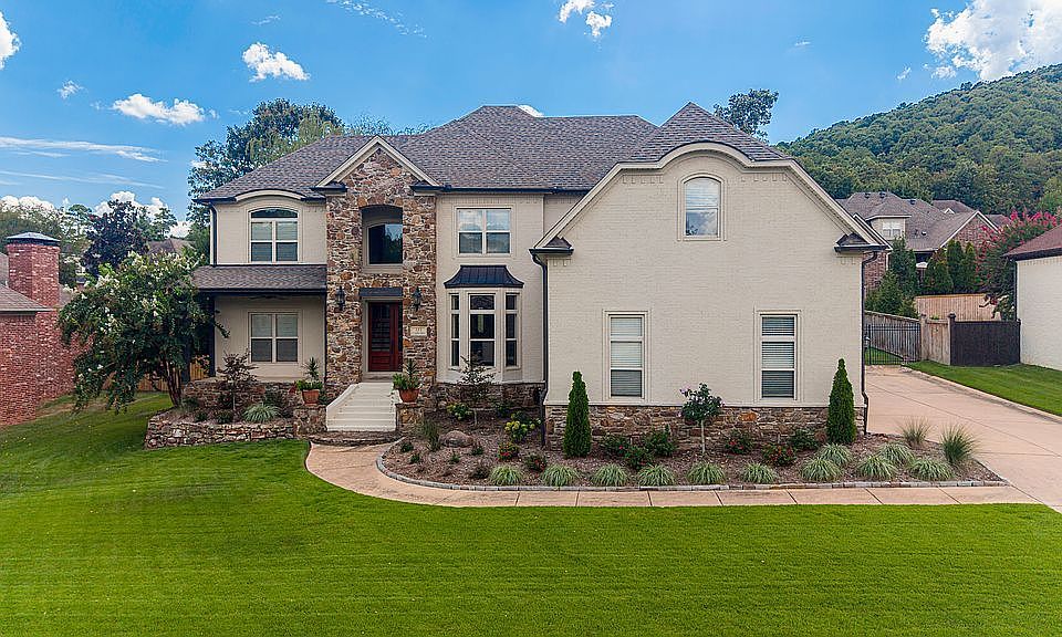 1st image of 135 Courts Ln