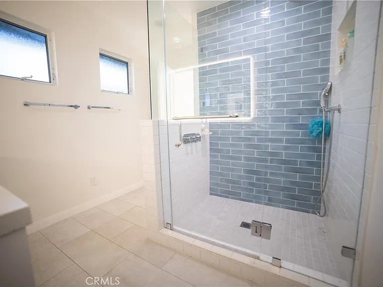 4935 Ocean View Blvd — Photo 17