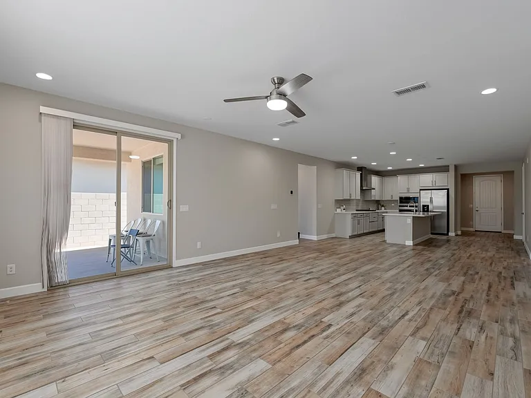 5140 N 181st Dr — Photo 43