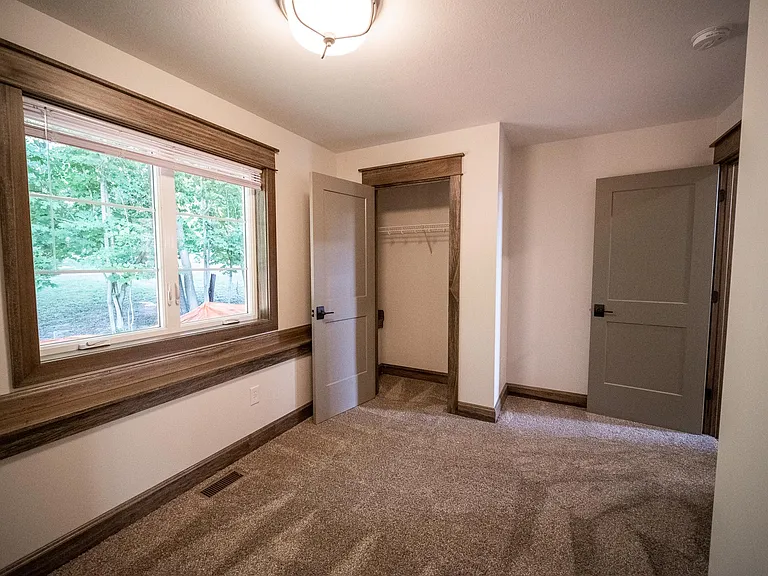 927 E Miller Dr — Photo 12