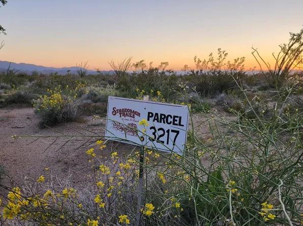 3217 S Cortaro Rd, Yucca, AZ 86438