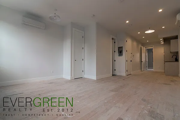 Rented by Evergreen Apartments BK | media 25