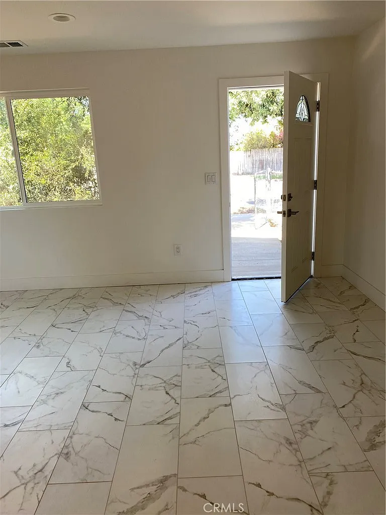 4 bed, 1400 sqft, $3,400 — Photo 2