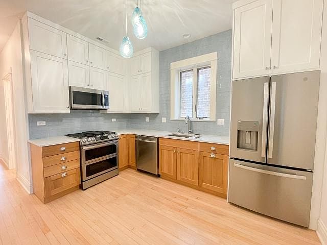 1st image of 4202 N Winchester Ave #2F