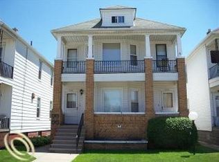 3448 Holbrook St, Hamtramck, MI 48212