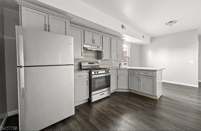 Building Photo - 168 Sherman Ave #1R