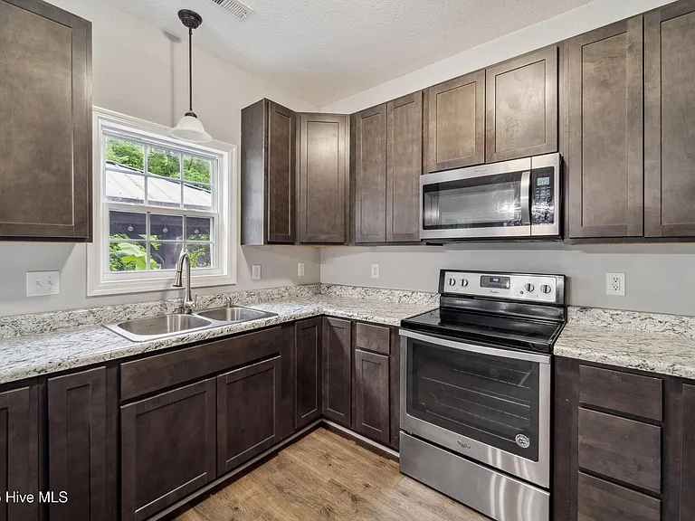 138 Briar Hollow Dr — Photo 6