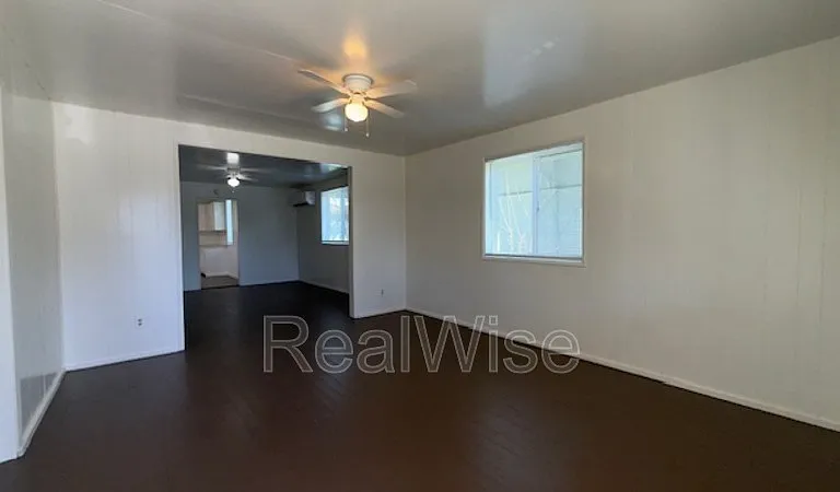 328 SE Lane Ave — Photo 6