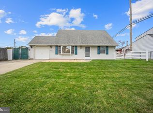 347 Indian Creek Dr, Levittown, PA 19057