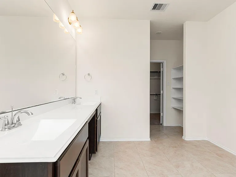 23607 Legano Dr — Photo 34