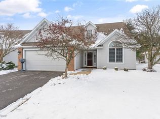 80 Lake Pointe Cir, Canfield, OH 44406