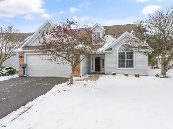 80 Lake Pointe Cir, Canfield, OH 44406