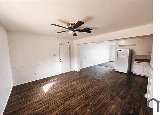 1st image of 219 W Kinderman Dr