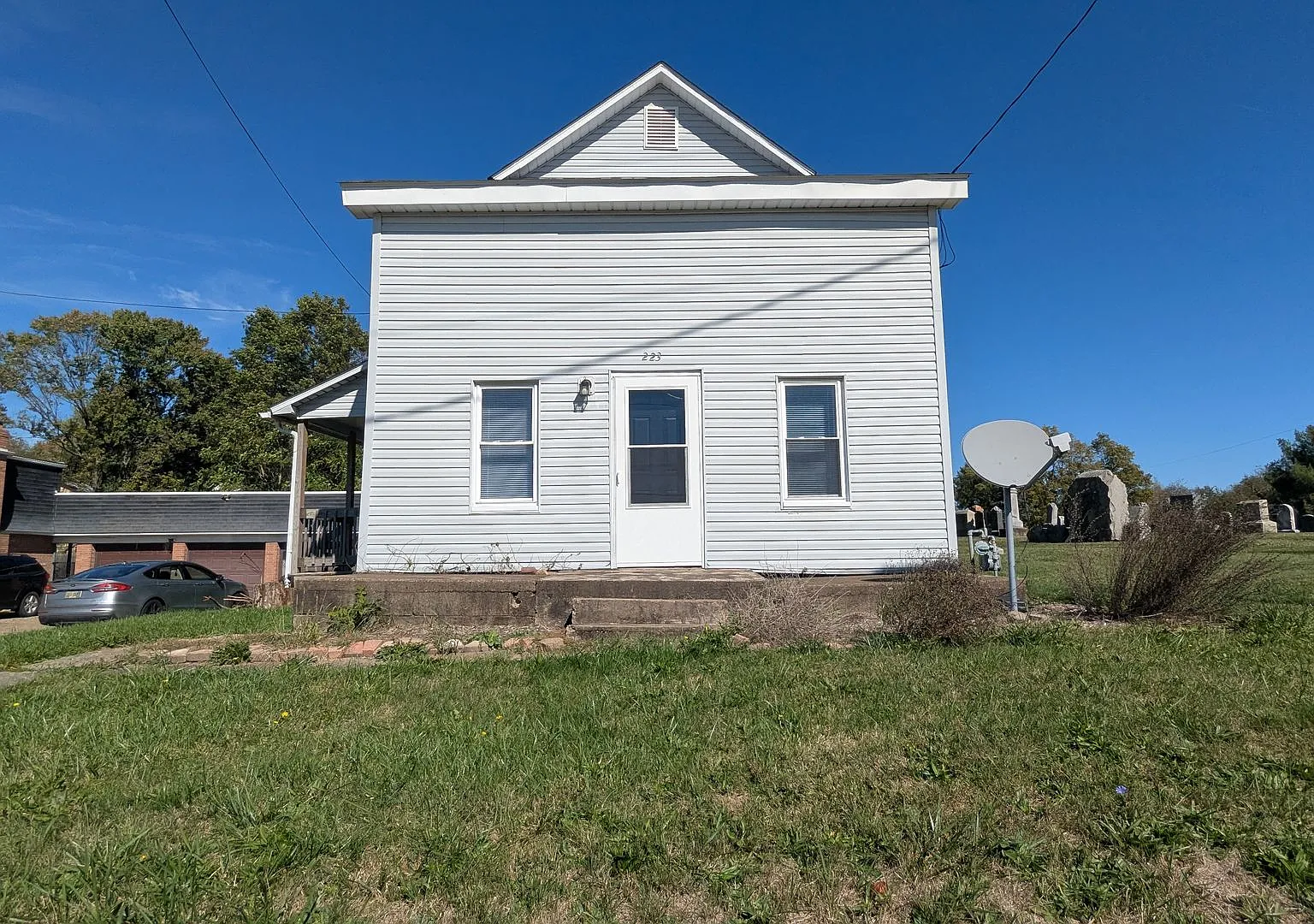 Welcome to this newly renovated, 4-bedroom, 1.5-bathroom home located in the charming town of Har... — Photo 2