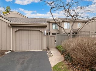 1331 Oak Hill Rd, Lake Barrington, IL