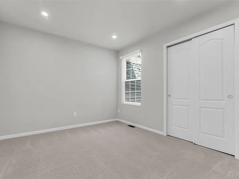 313 Strawberry Dr #5 — Photo 21