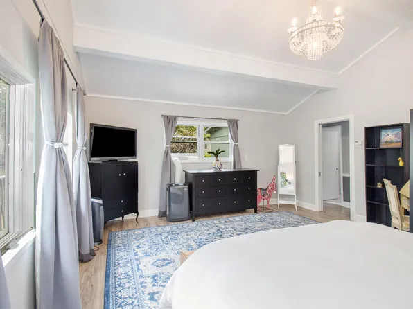 198 Woodingham Ct, Saline, MI 48176