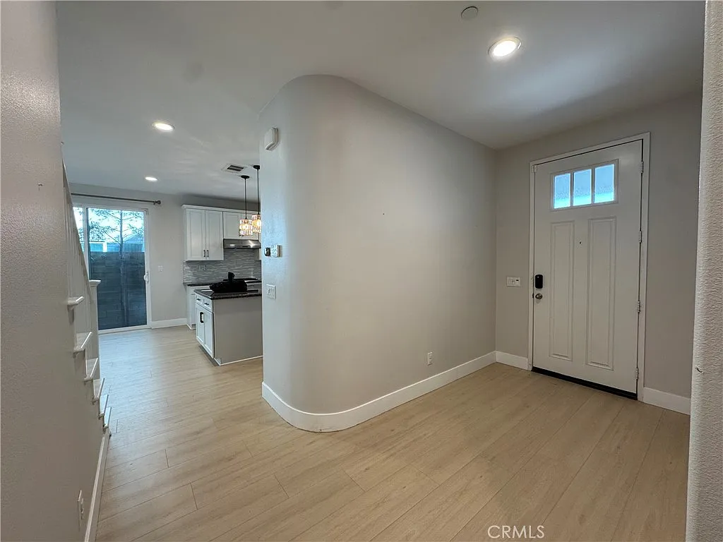 4 bed, 2264 sqft, $5,500 — Photo 3
