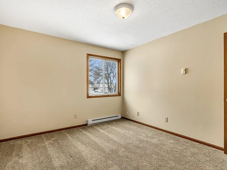 Karolyn Apartments — Photo 21