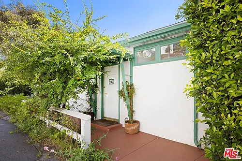 217 Amalfi Dr Photo 1