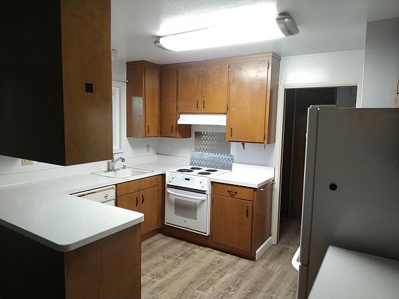 2nd image of 129 Jackson Ave #1