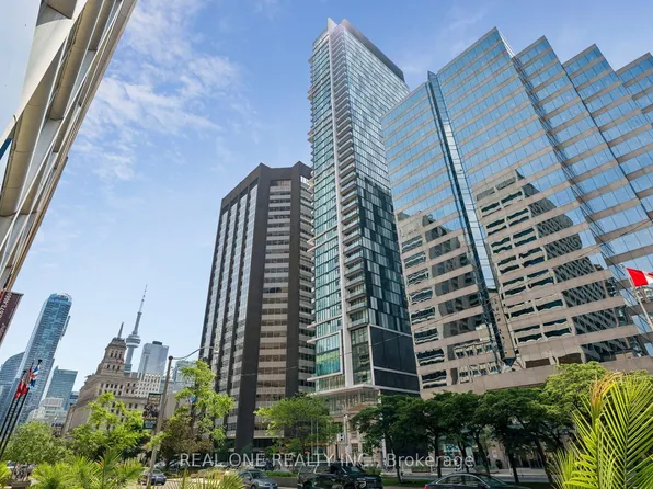 426 University Ave, Toronto, ON
