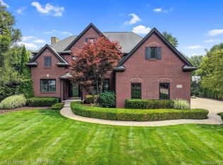 24364 Tara Dr, South Lyon, MI 48178